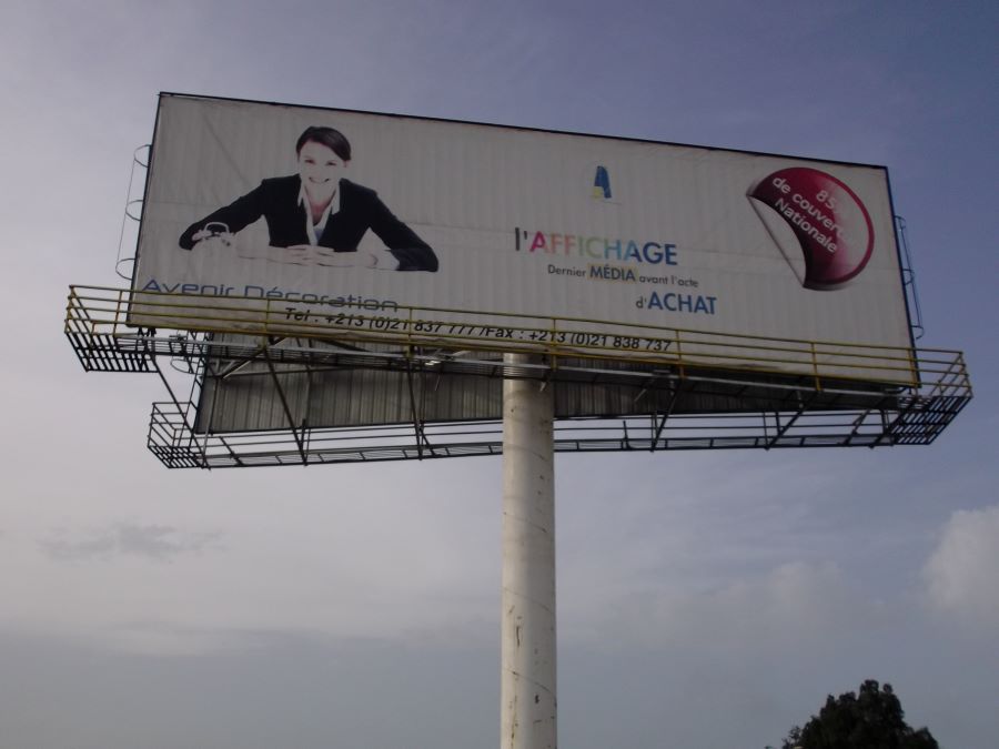 unipole billboard installation-900x675